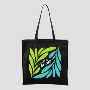 1002 Take A Breath Feketetaska 02